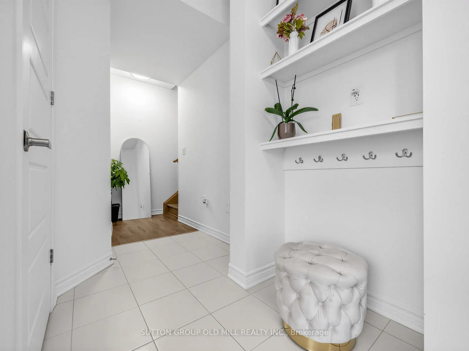 1537 Moira Crescent