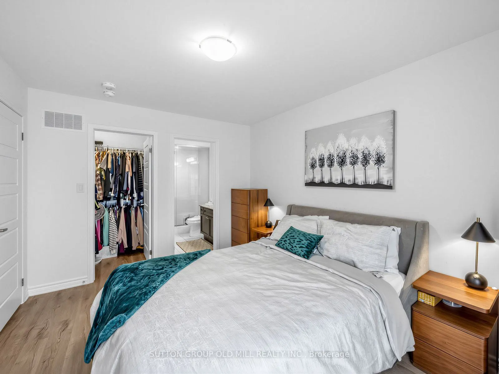 1537 Moira Crescent