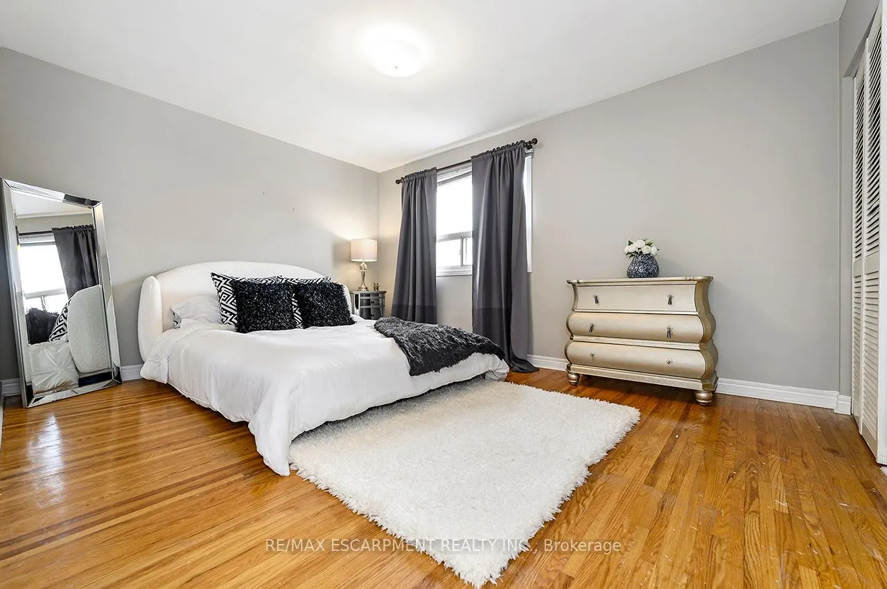 3726 Holden Crescent