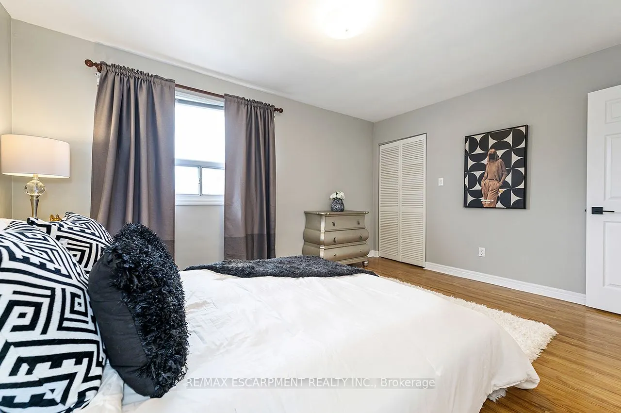 3726 Holden Crescent