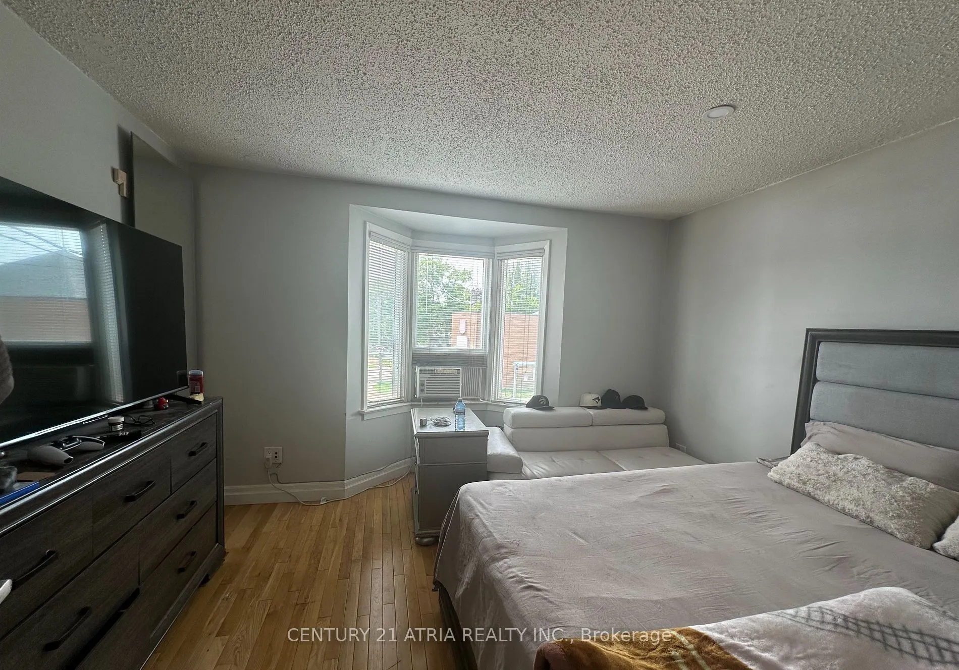 1085 Weston Road