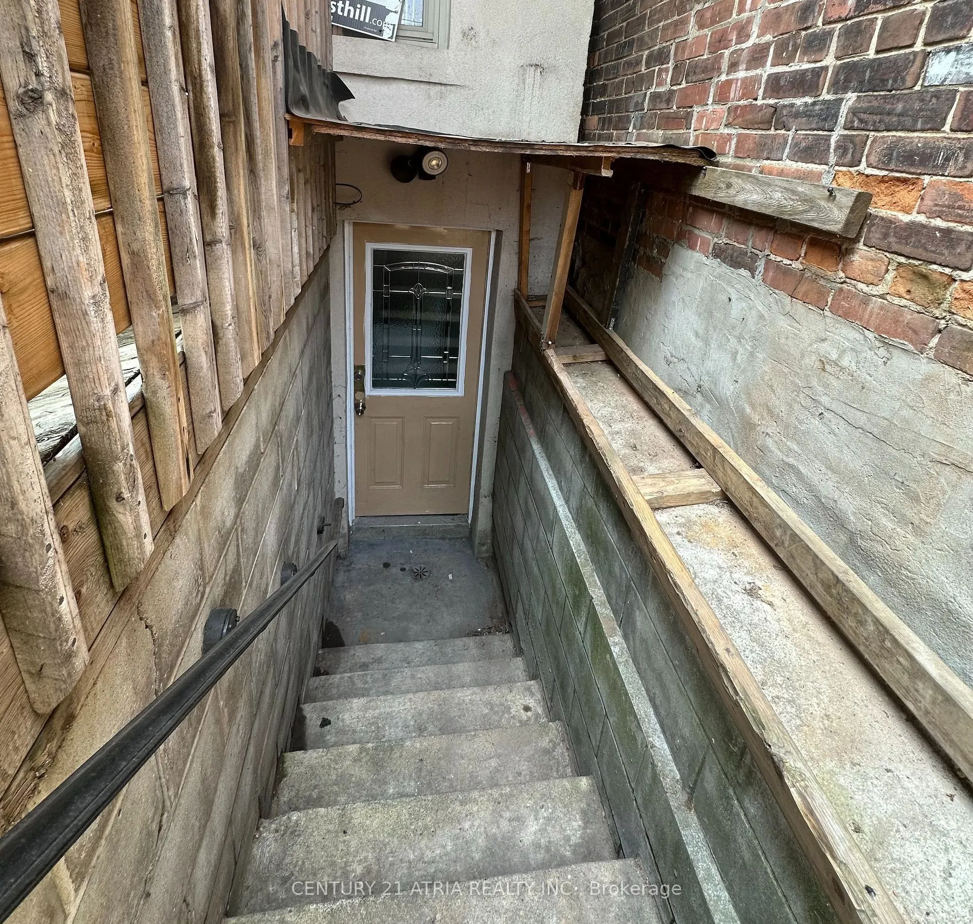 1085 Weston Road