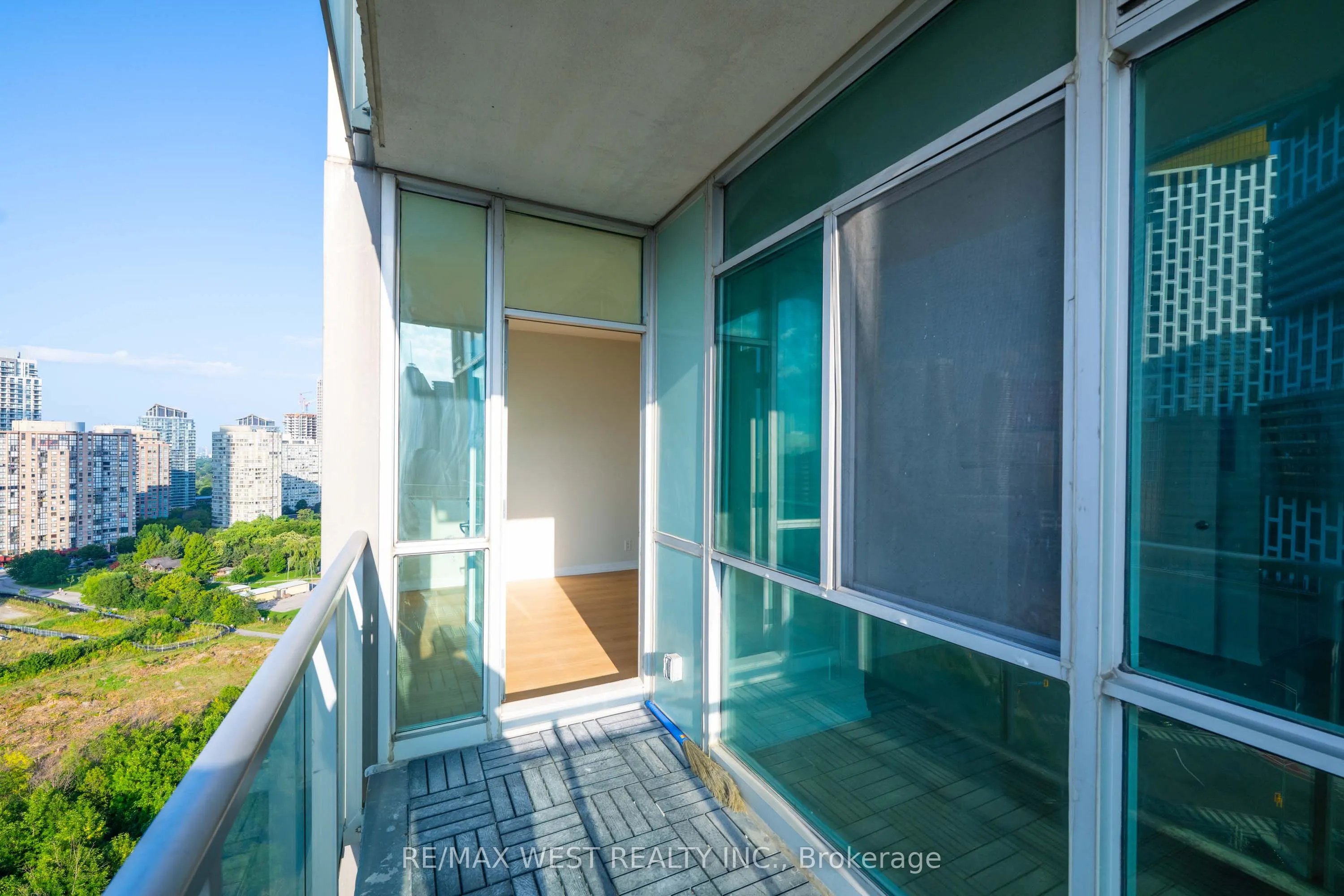 220 Burnhamthorpe Road W #1710