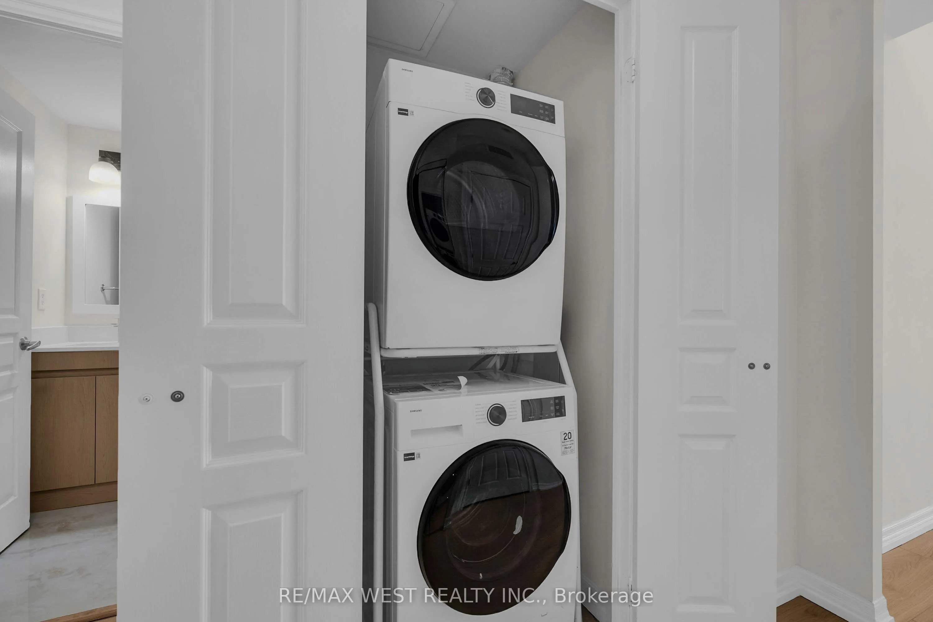 220 Burnhamthorpe Road W #1710