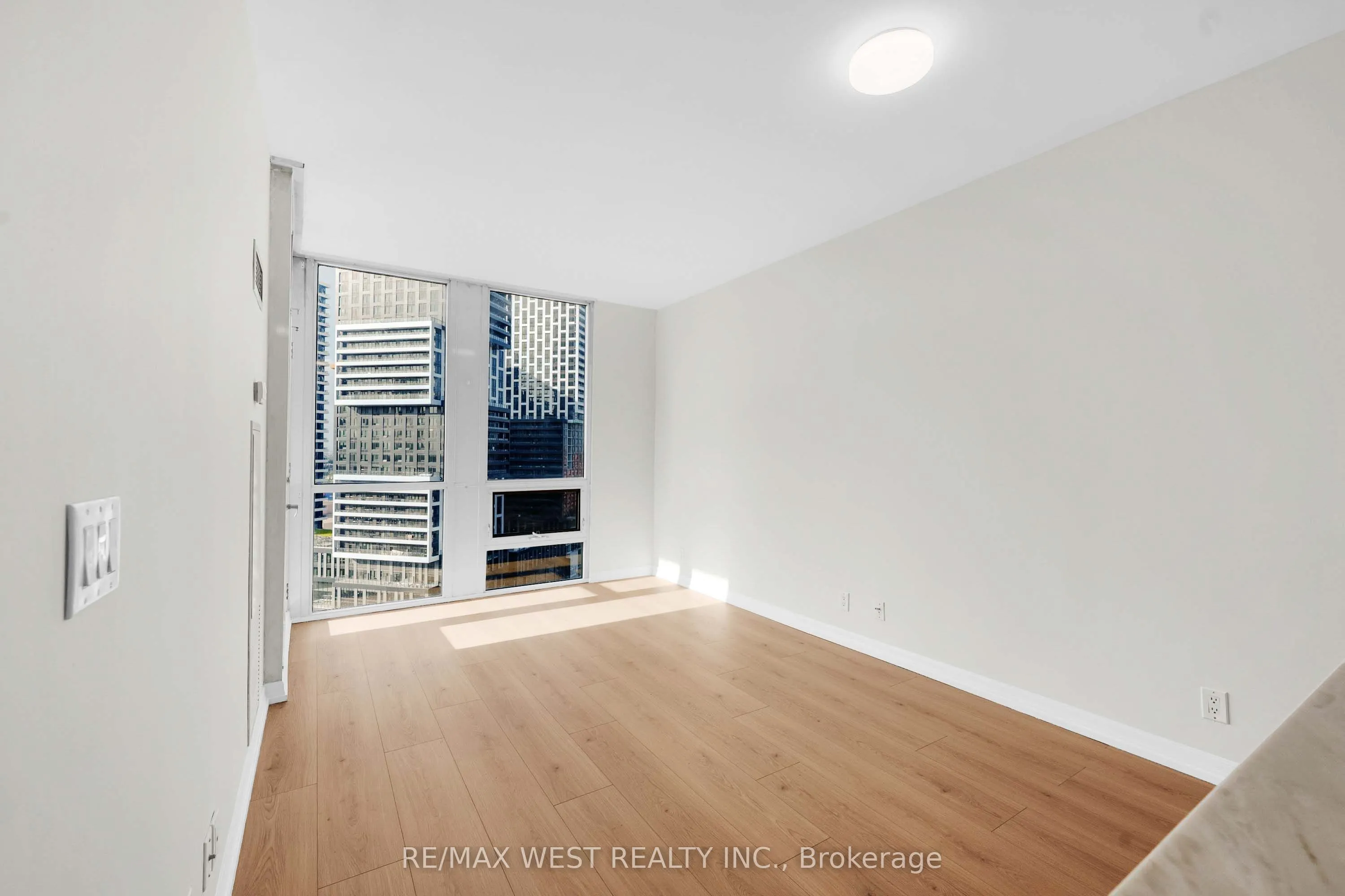 220 Burnhamthorpe Road W #1710