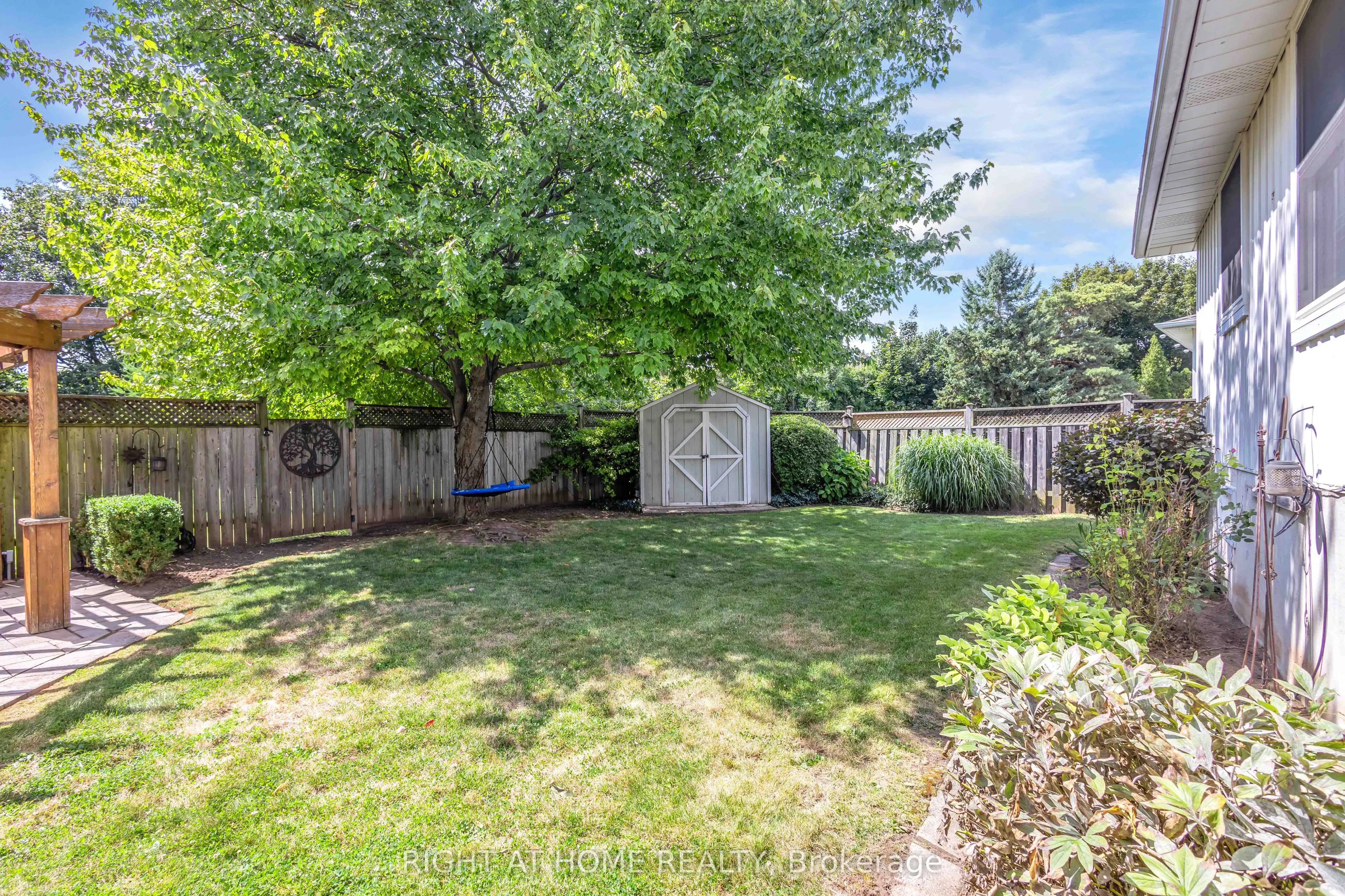 1432 Dewbourne Crescent