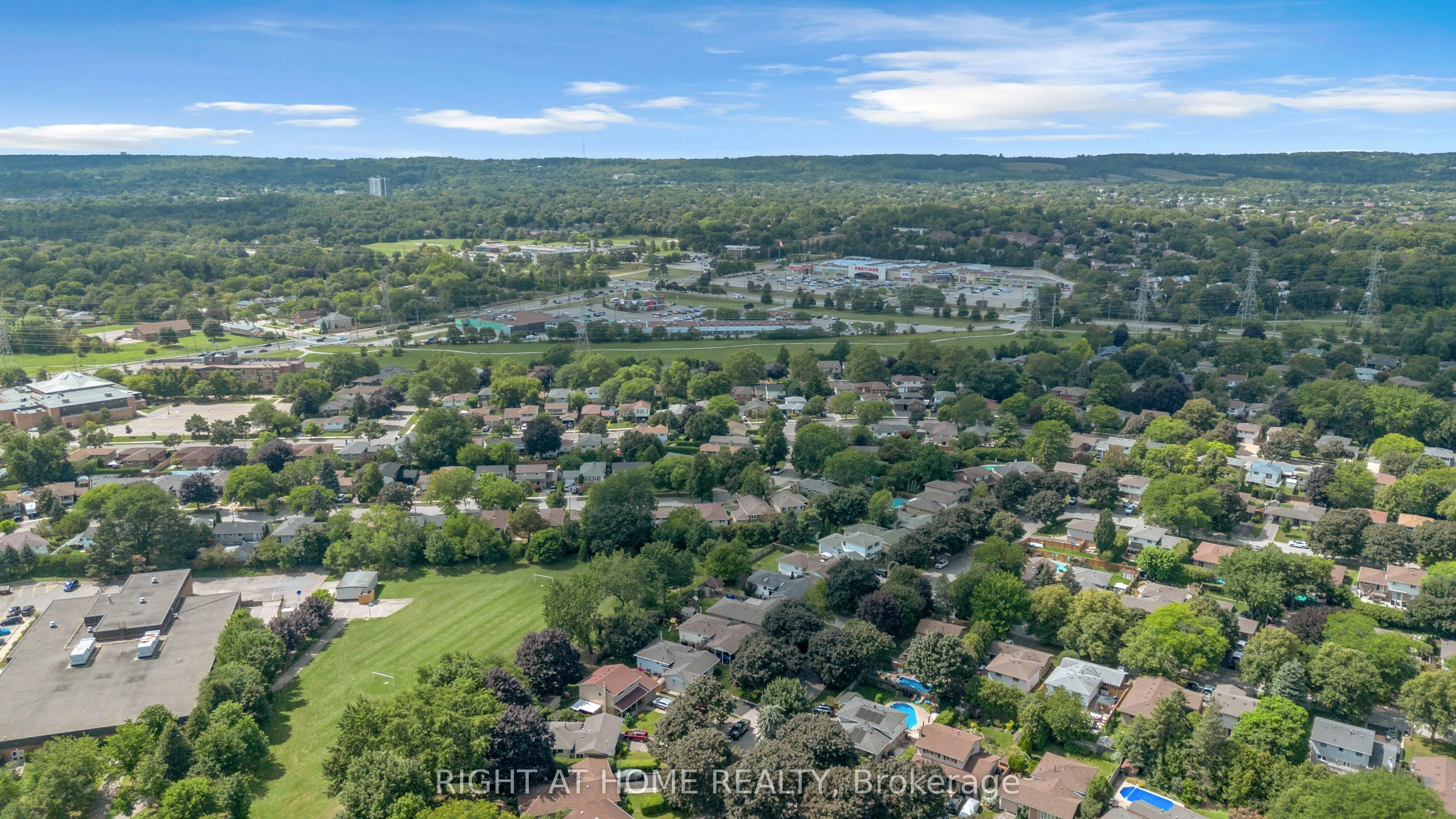 1432 Dewbourne Crescent