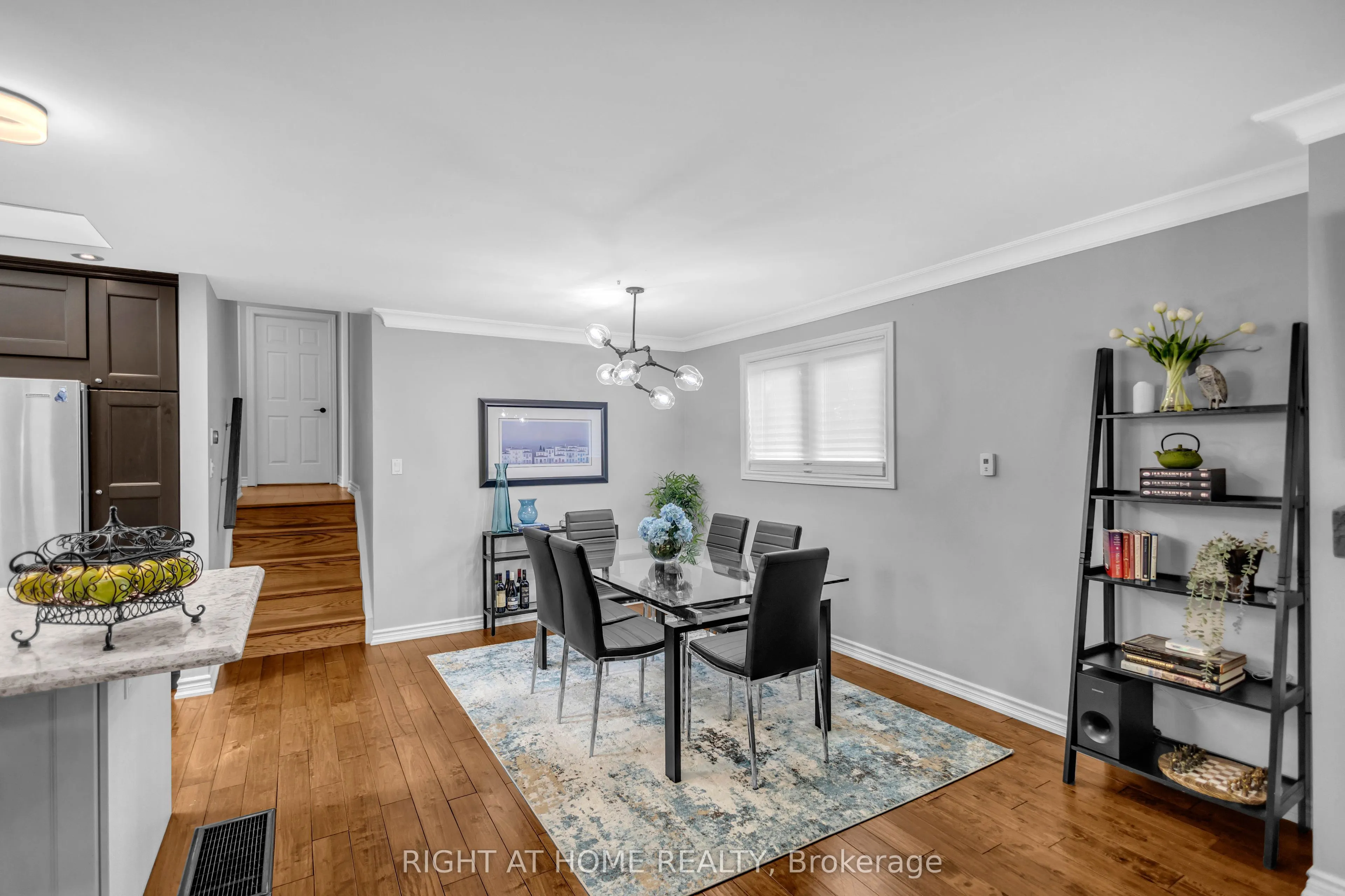 1432 Dewbourne Crescent