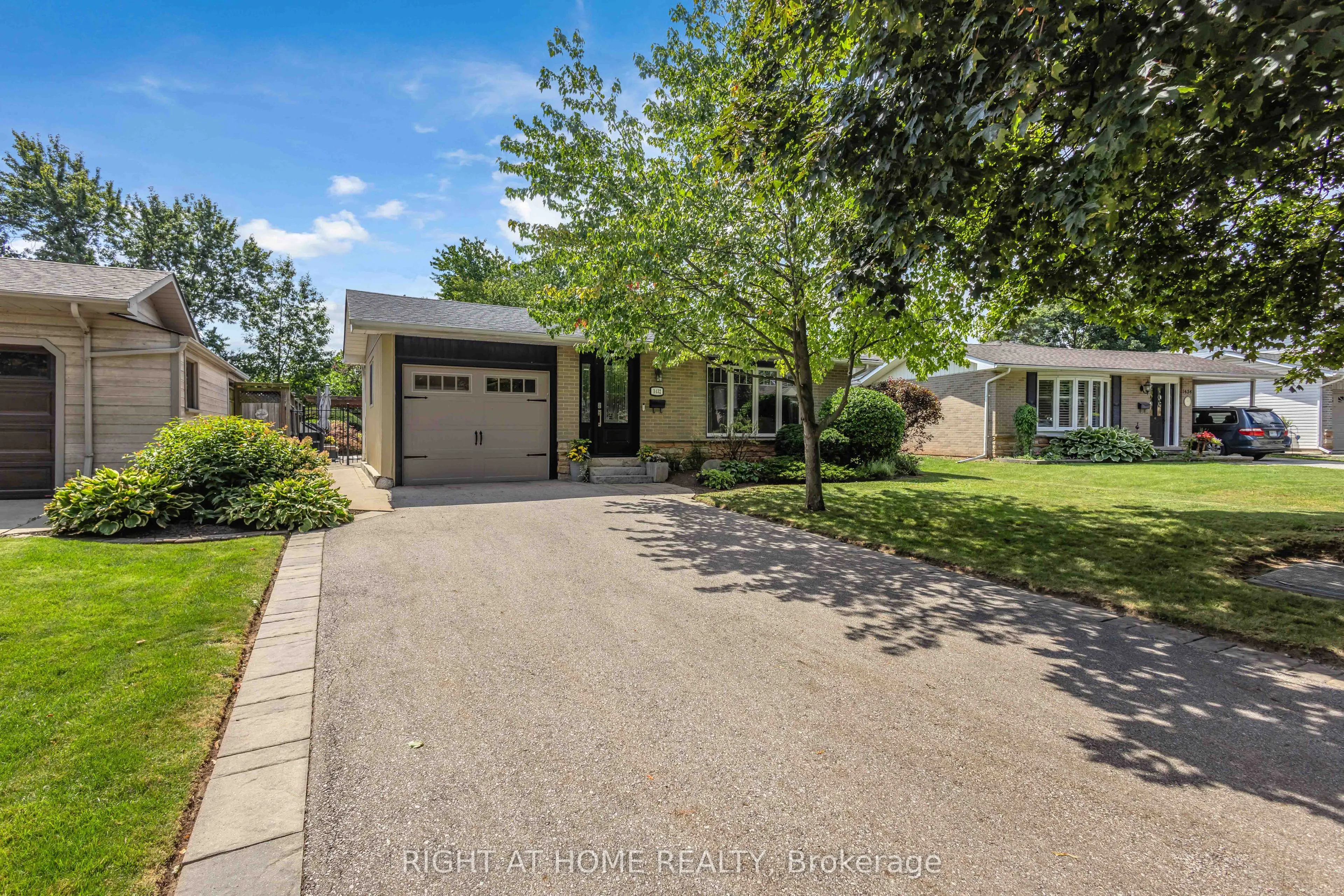 1432 Dewbourne Crescent