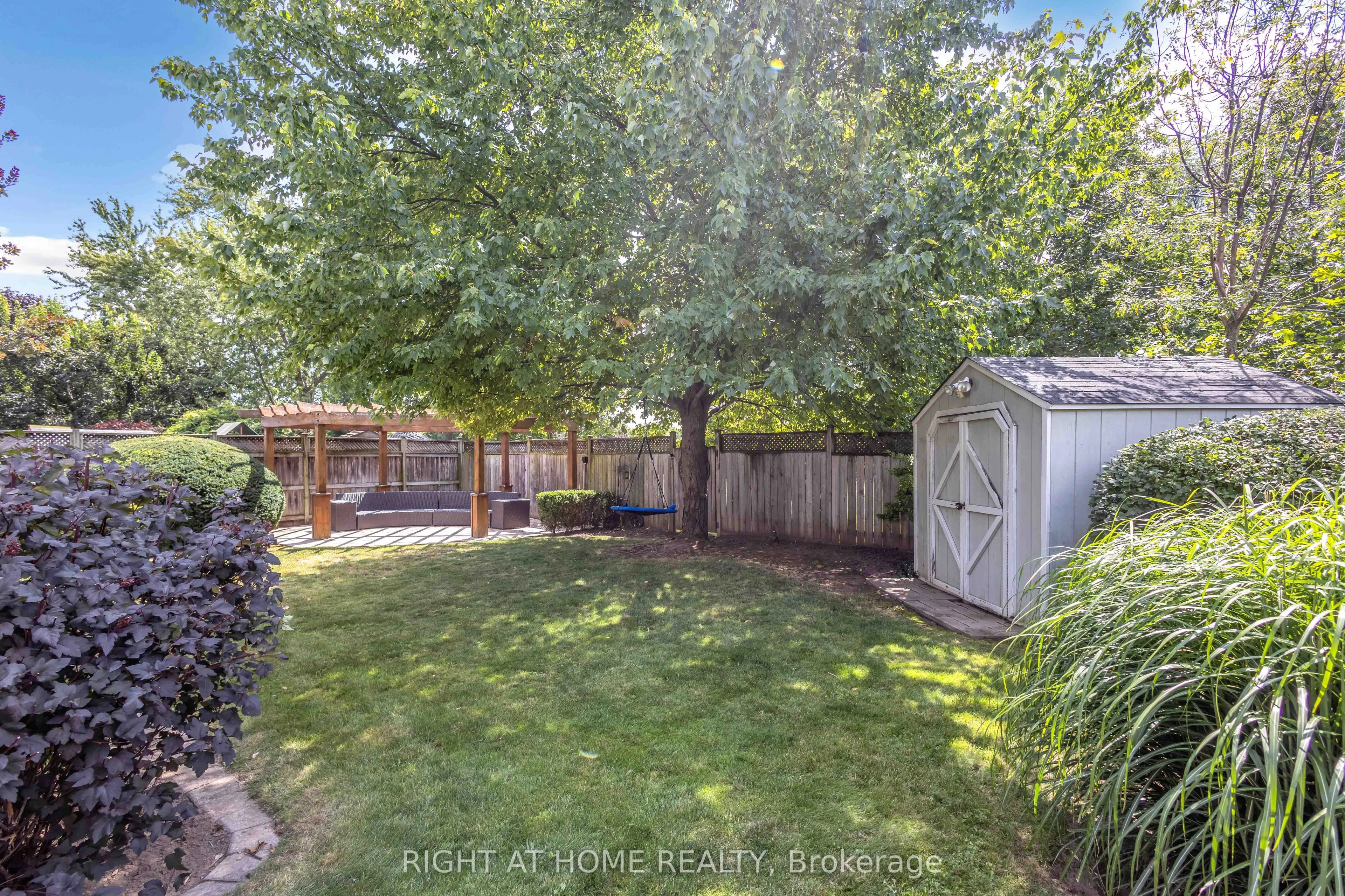 1432 Dewbourne Crescent