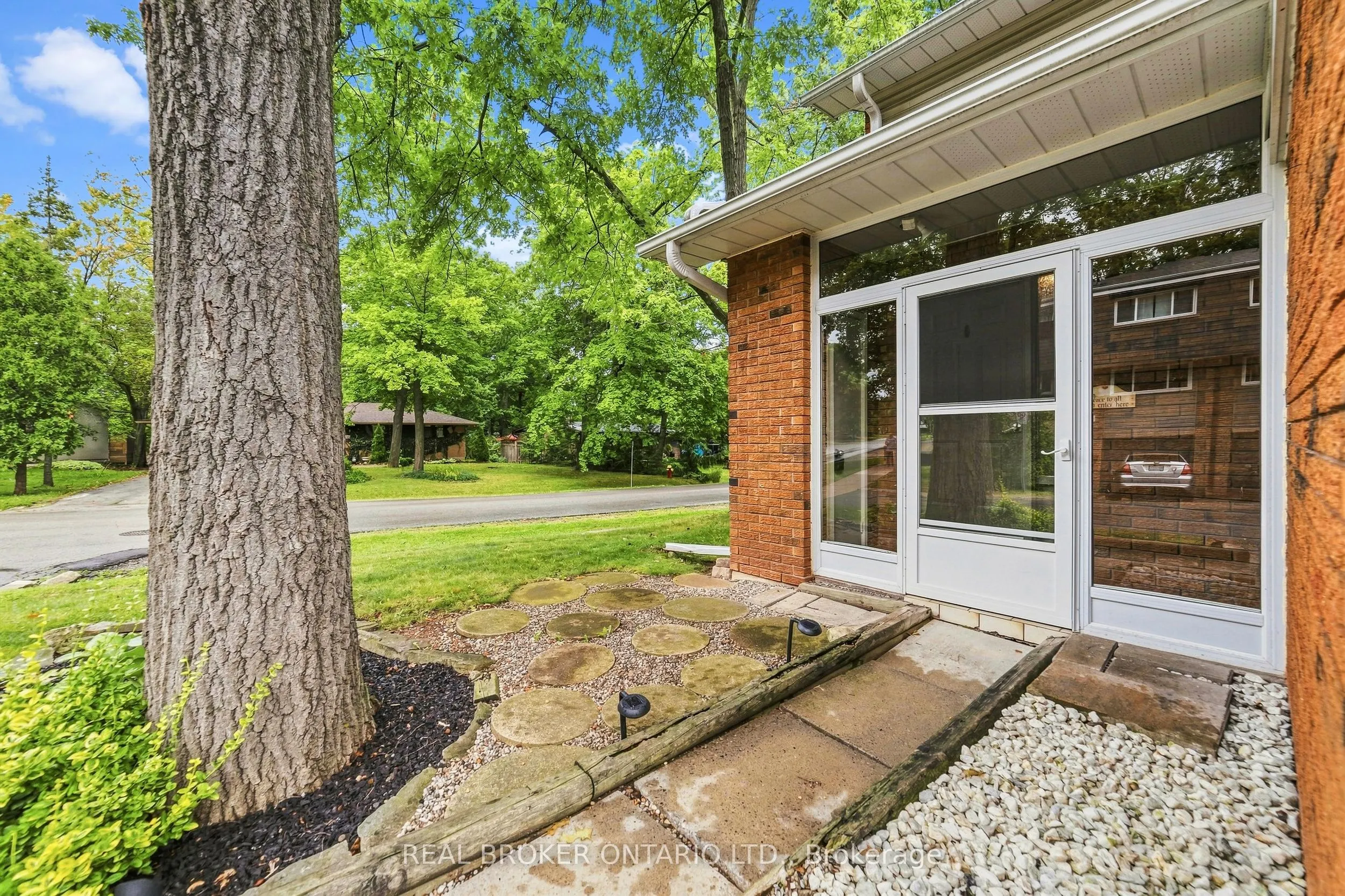 1270 Gainsborough Drive #61