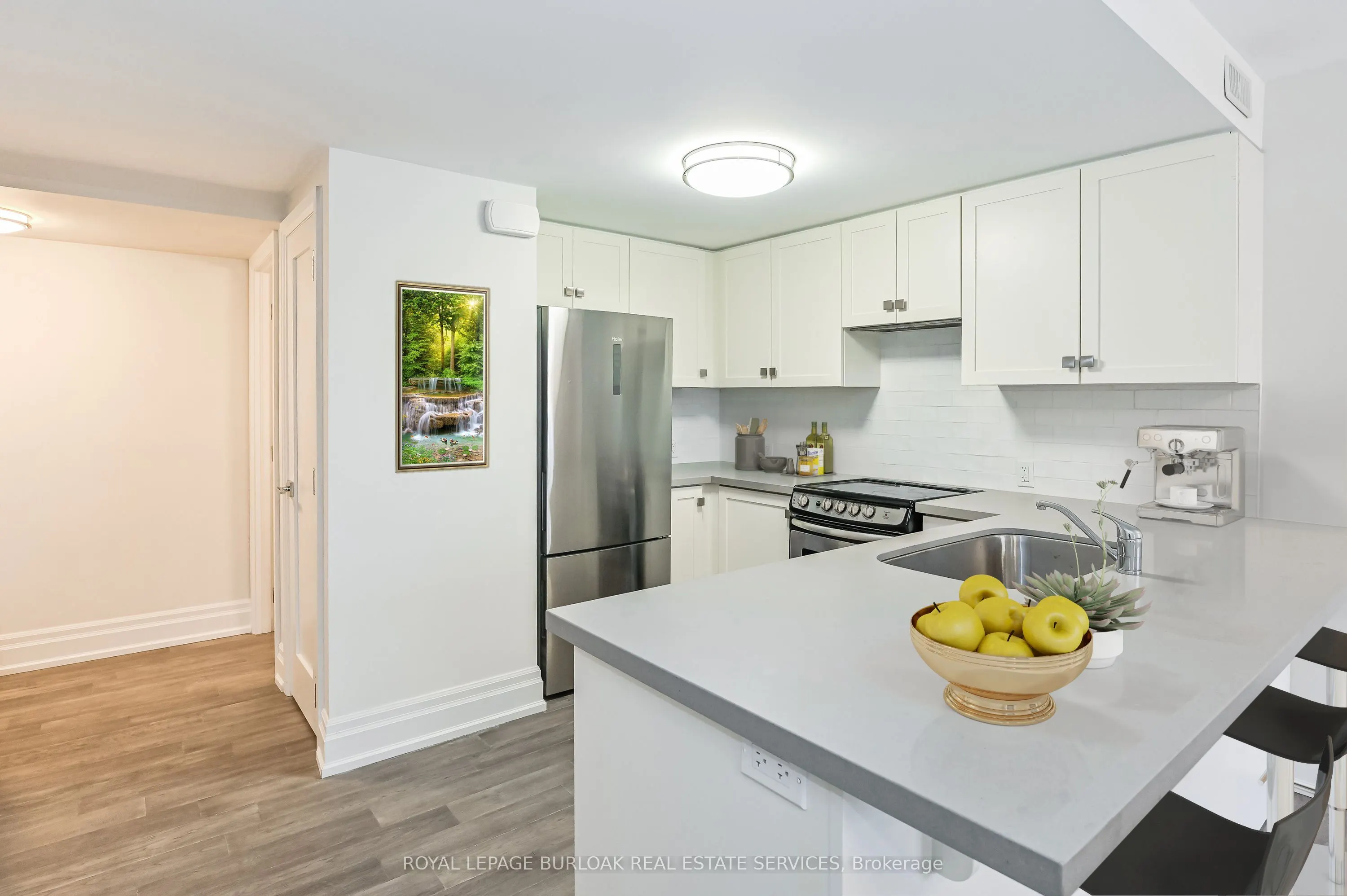 760 Lakeshore Road E #207
