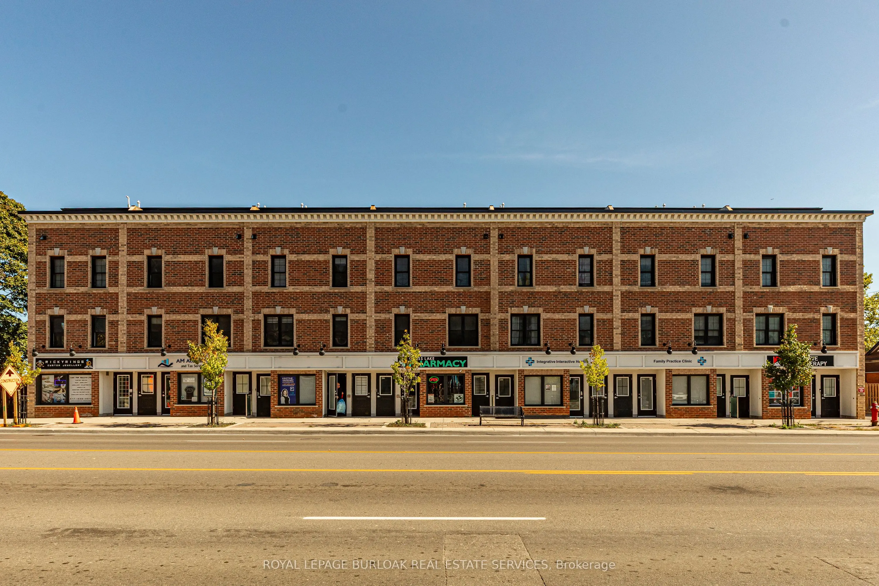 760 Lakeshore Road E #207