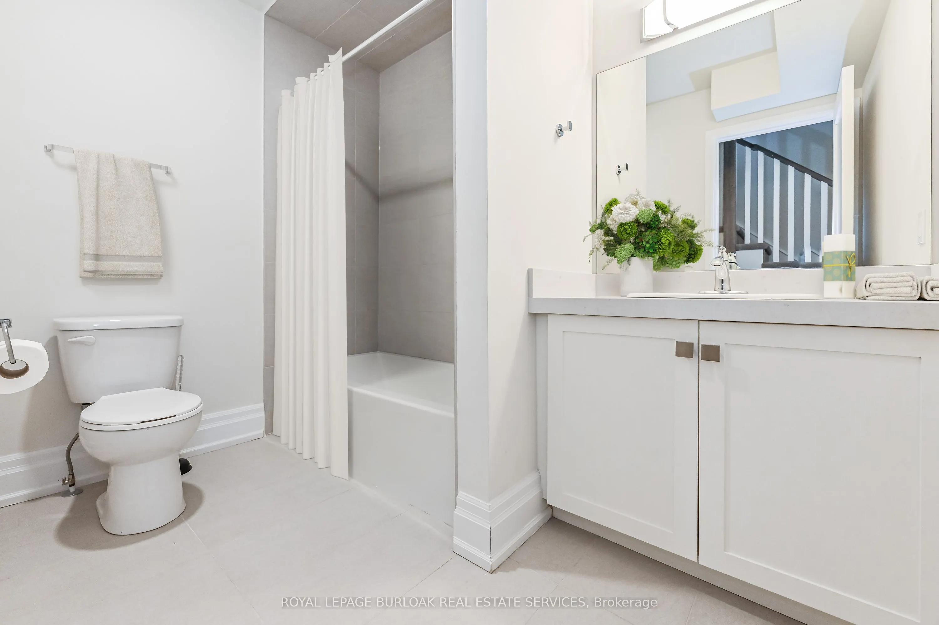 760 Lakeshore Road E #207