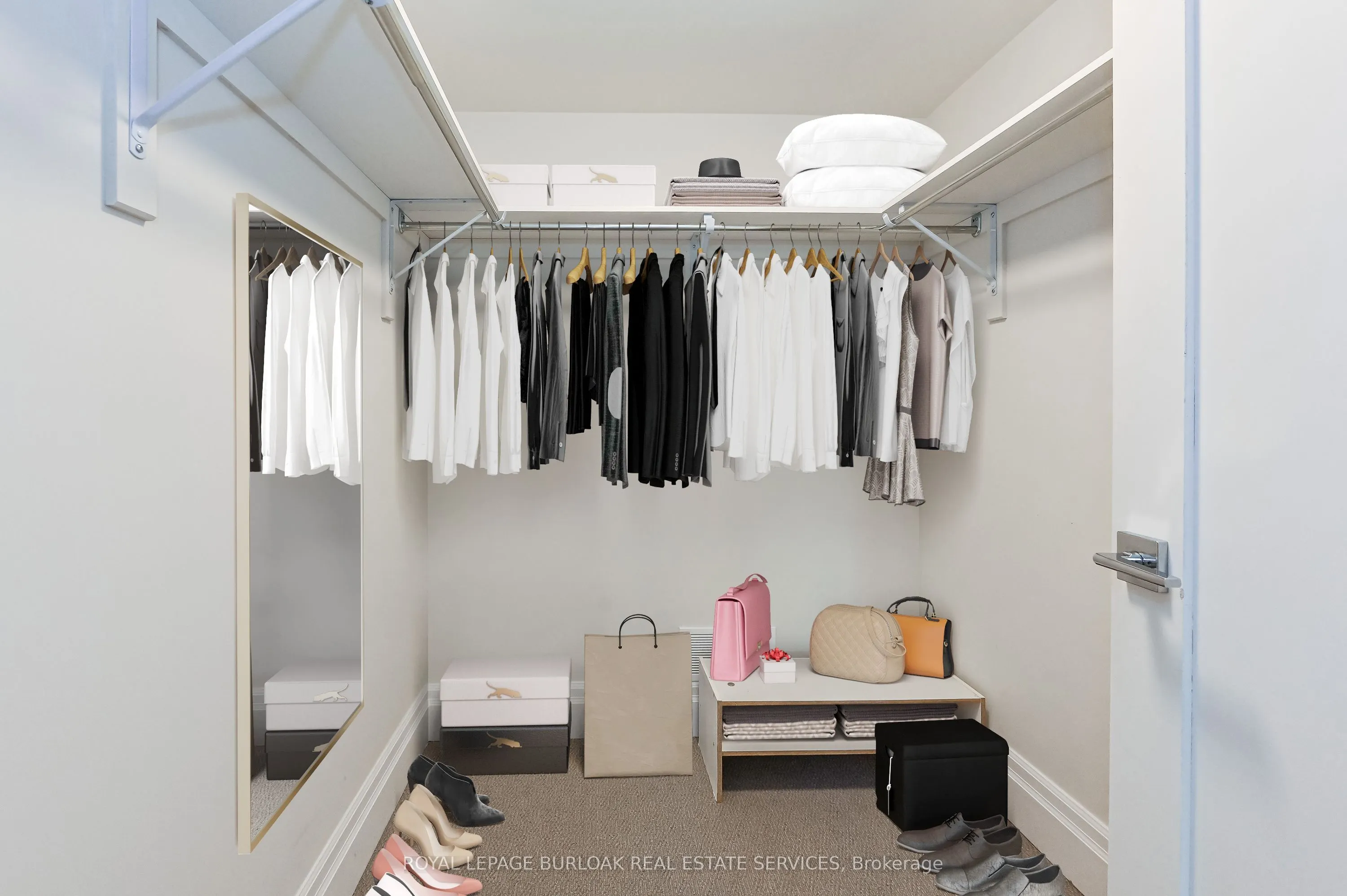 760 Lakeshore Road E #207