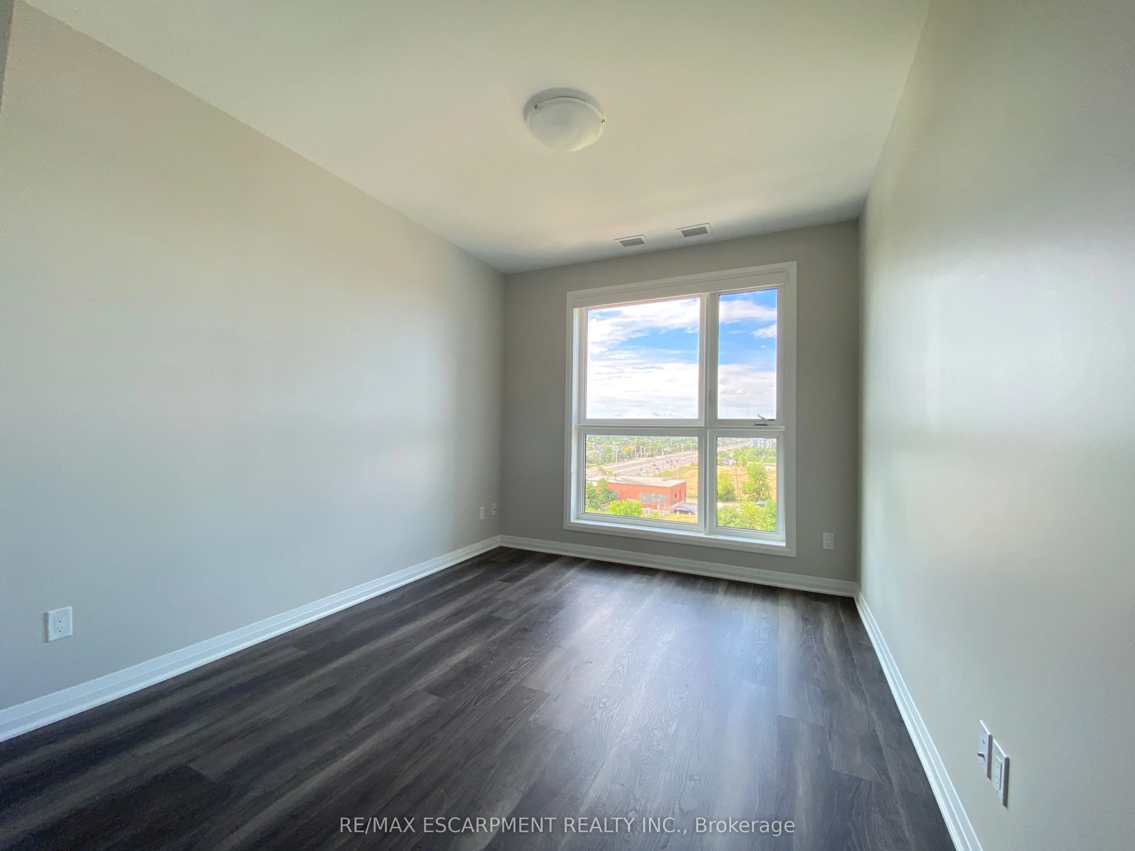 95 Dundas Street W #507