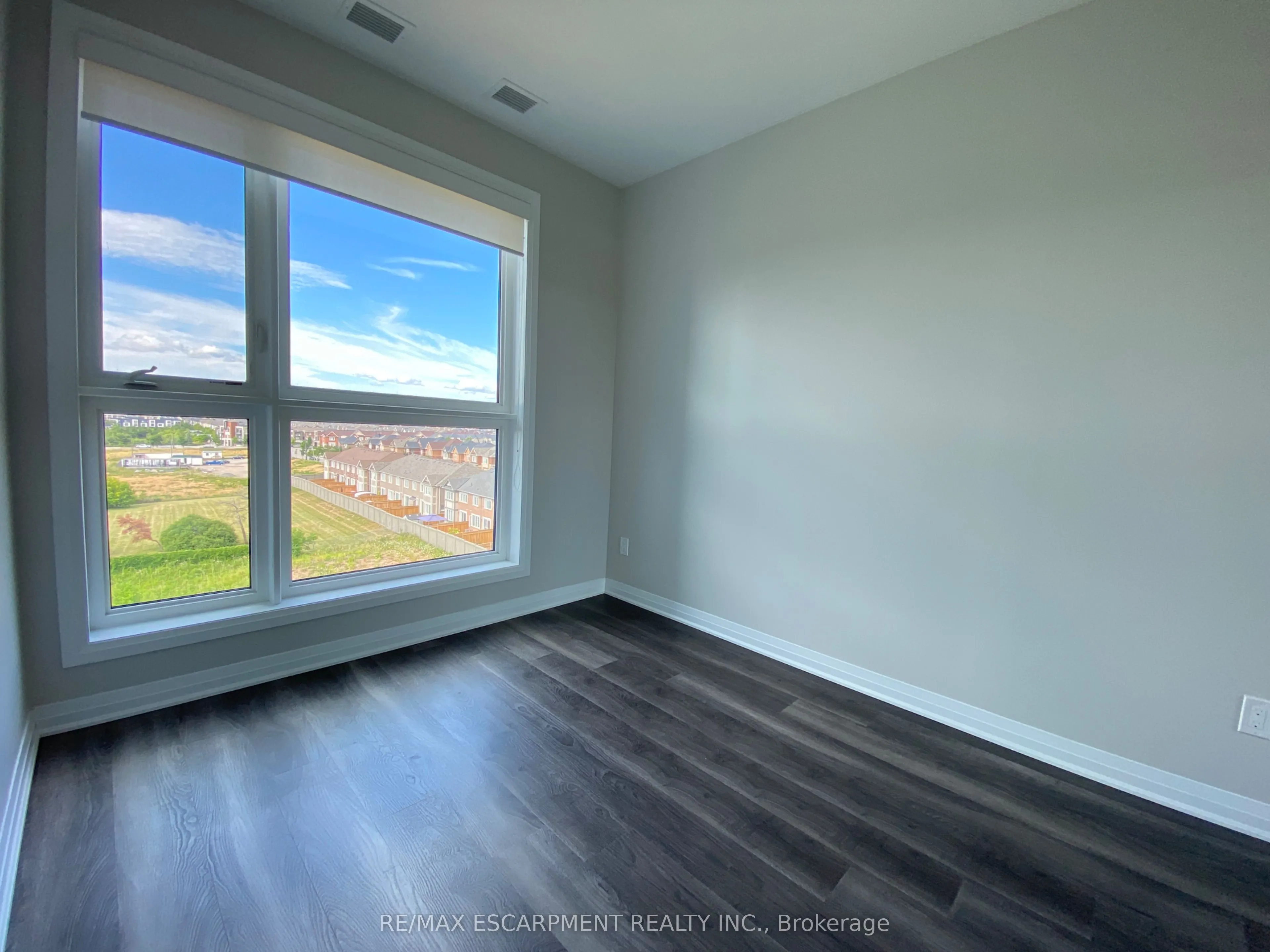 95 Dundas Street W #507