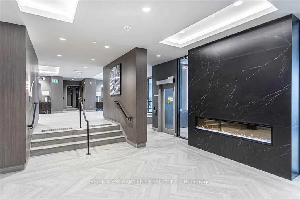 95 Dundas Street W #507