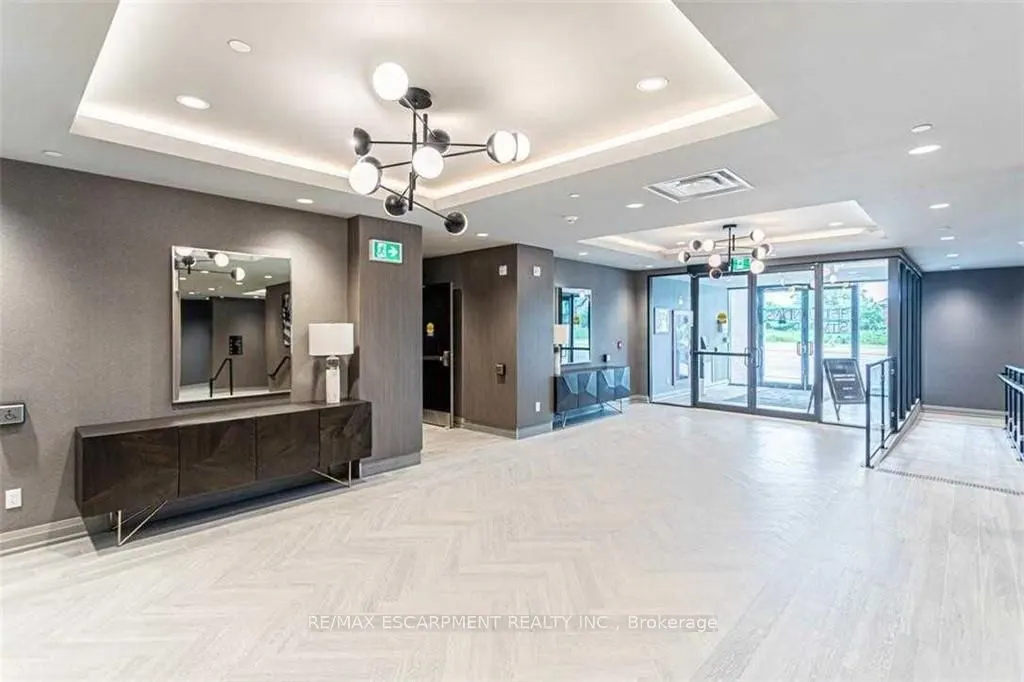 95 Dundas Street W #507