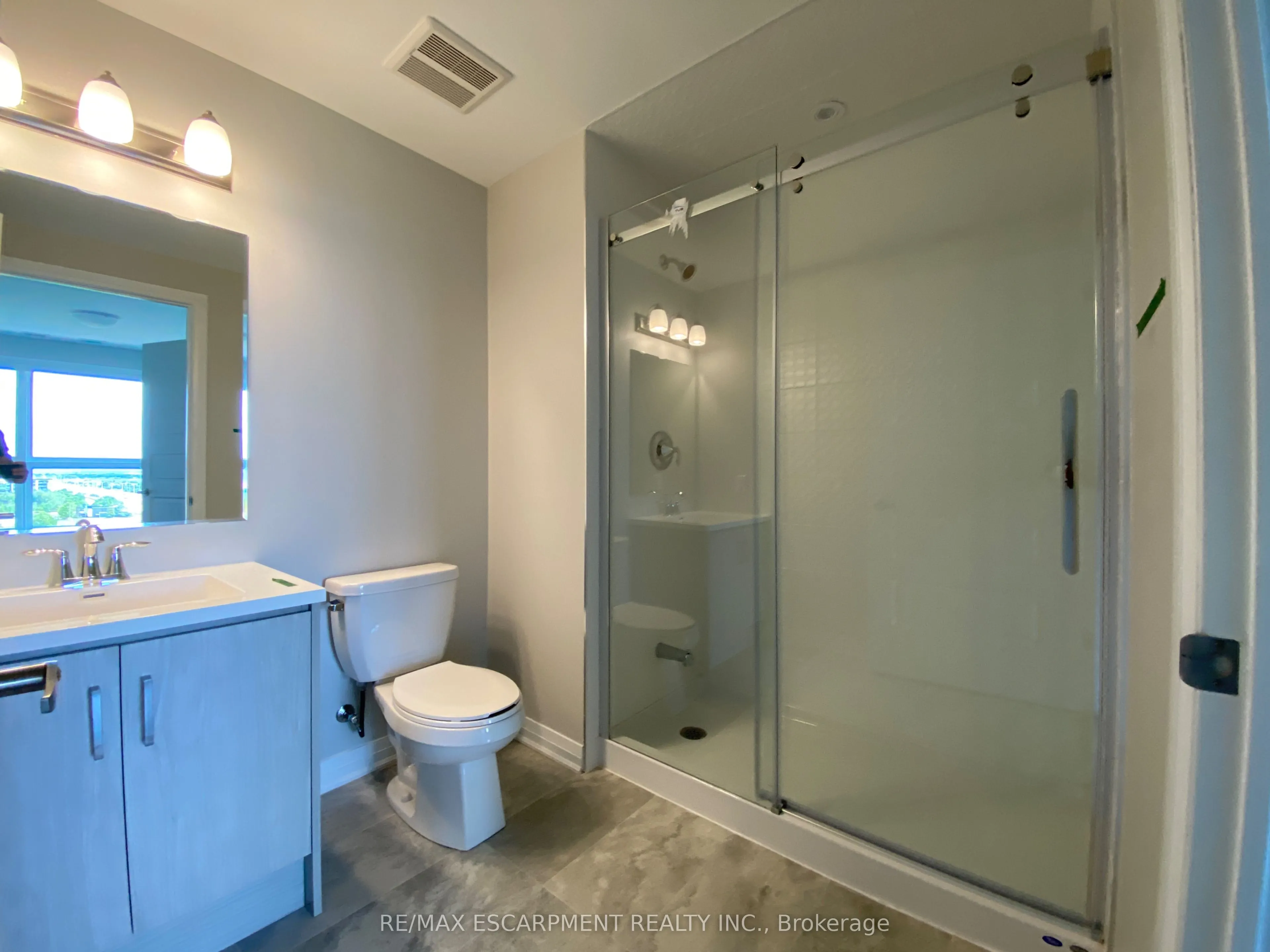 95 Dundas Street W #507