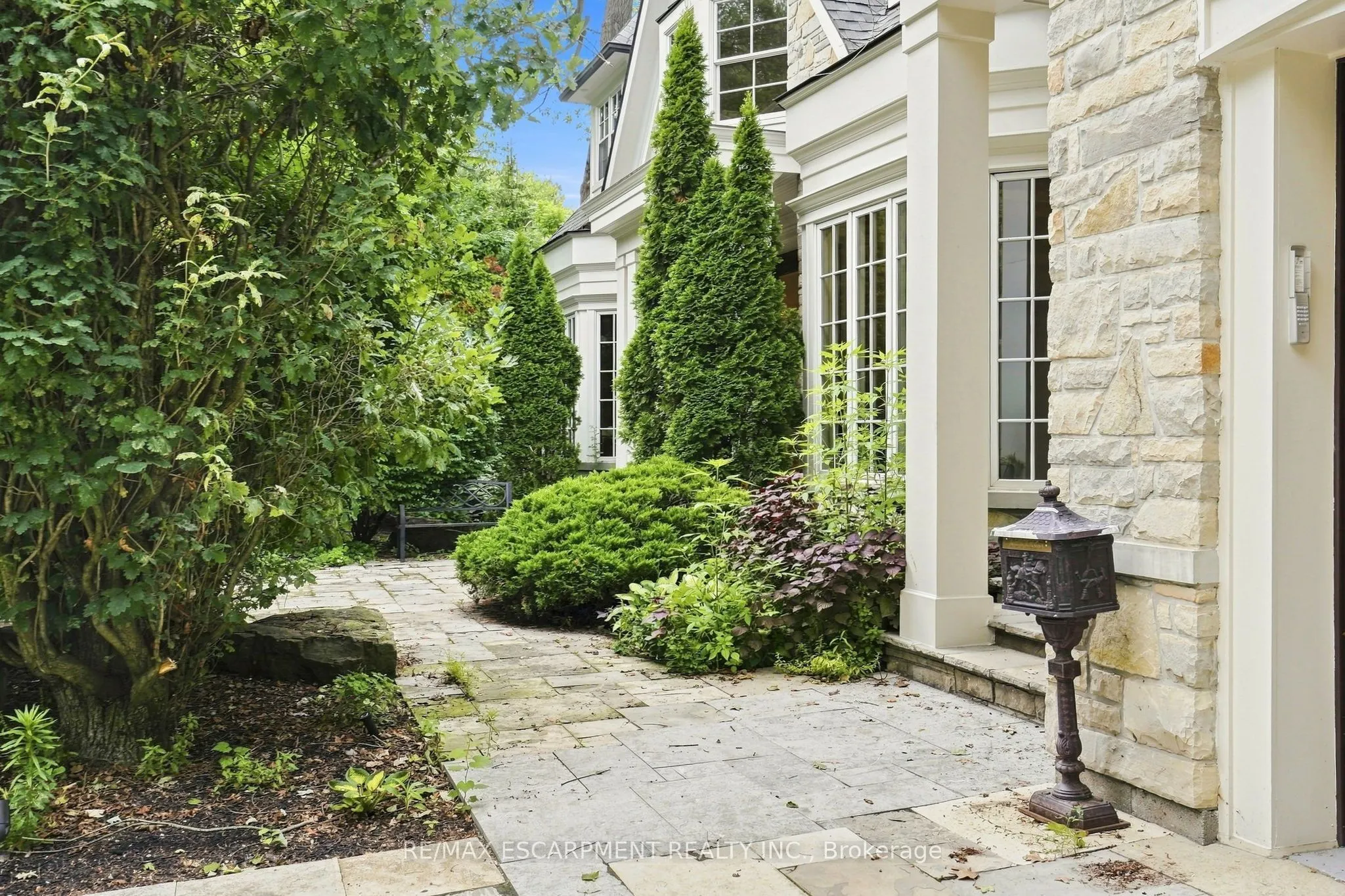 2025 Heartwood Court