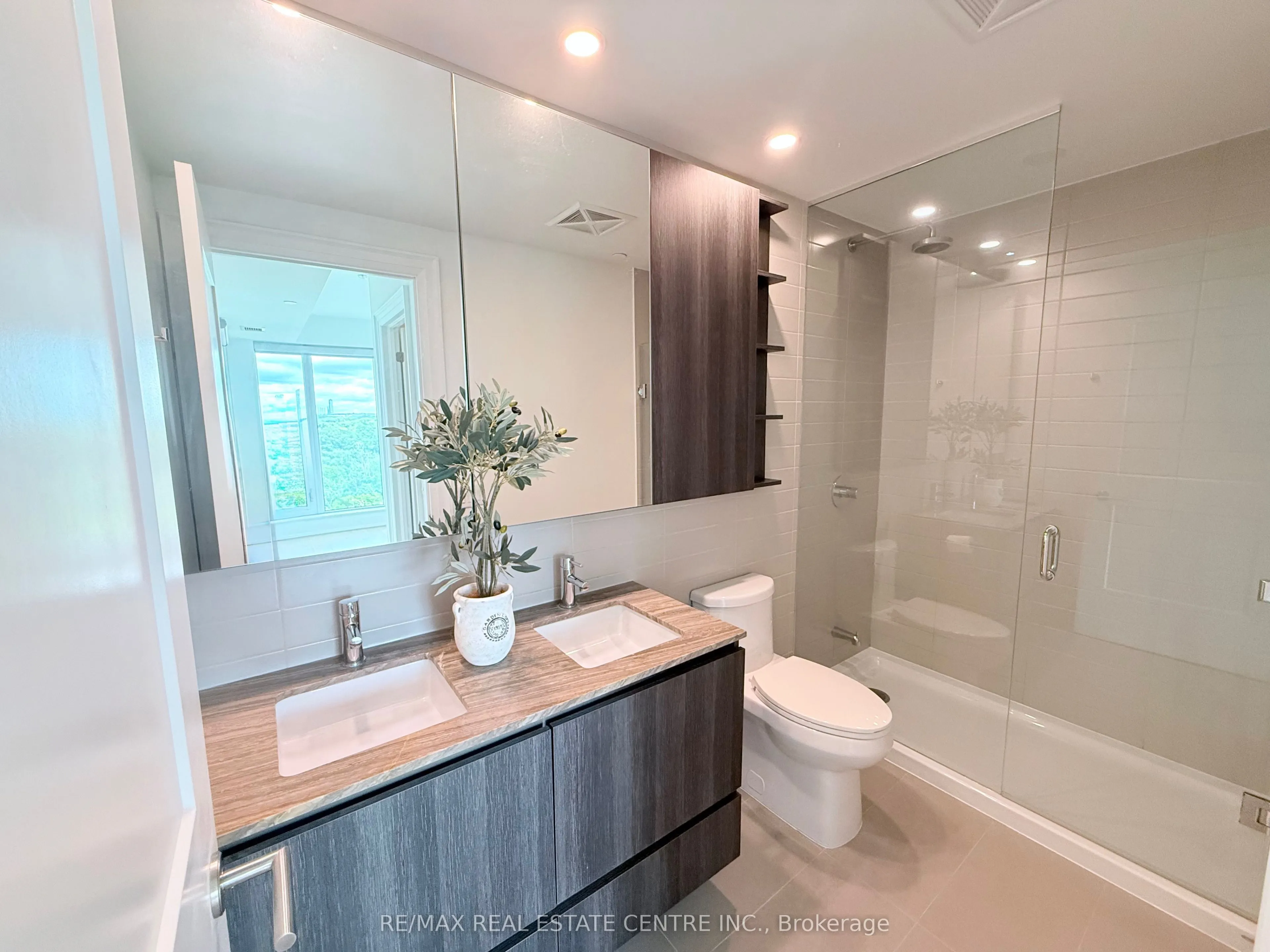 21 Park Street E #1507
