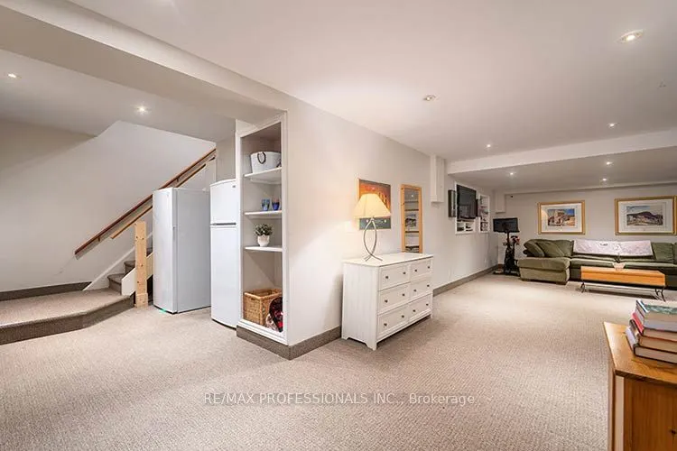 7 Treeline Court