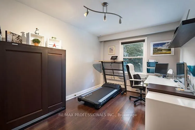 7 Treeline Court