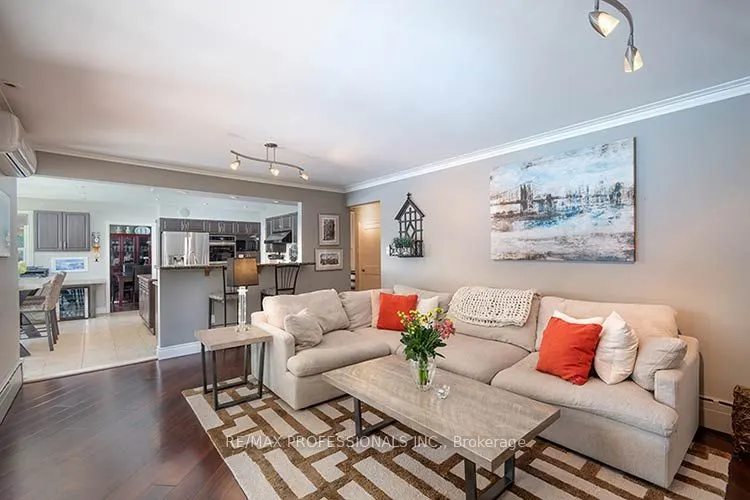 7 Treeline Court