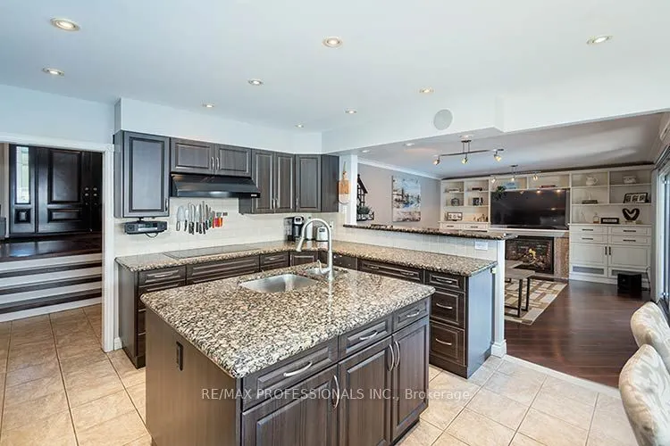 7 Treeline Court