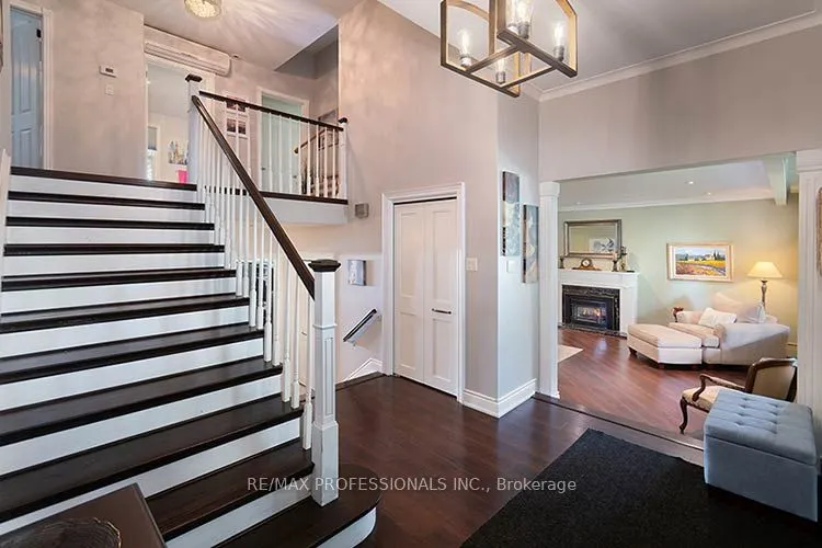 7 Treeline Court