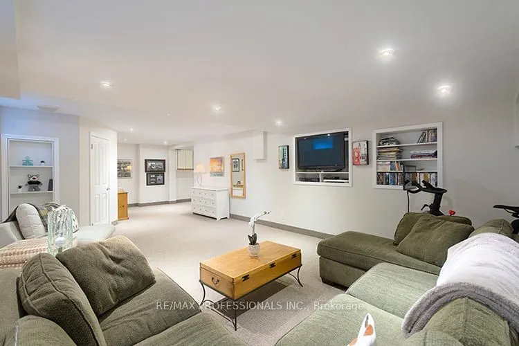 7 Treeline Court