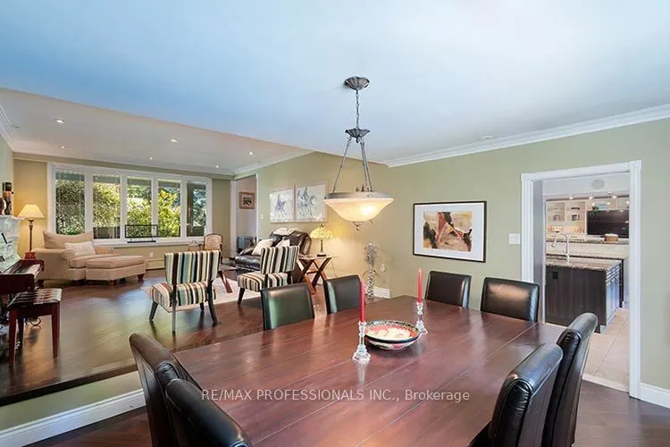 7 Treeline Court