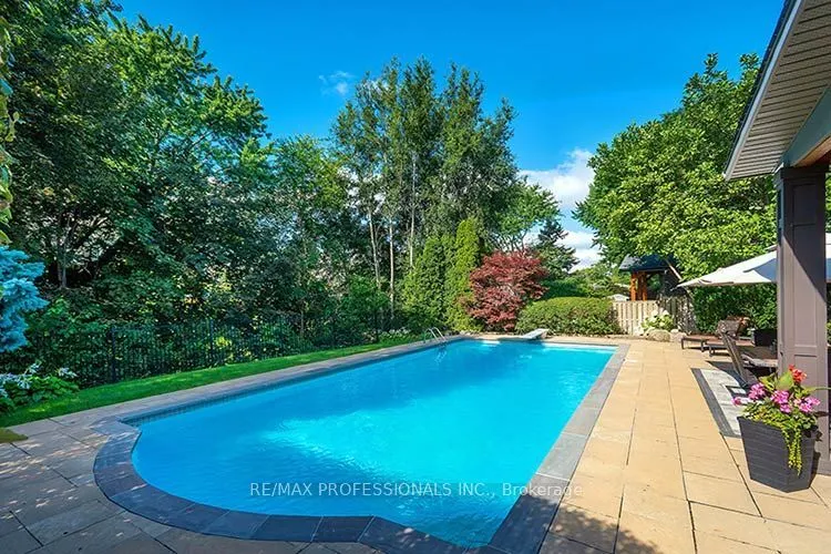 7 Treeline Court