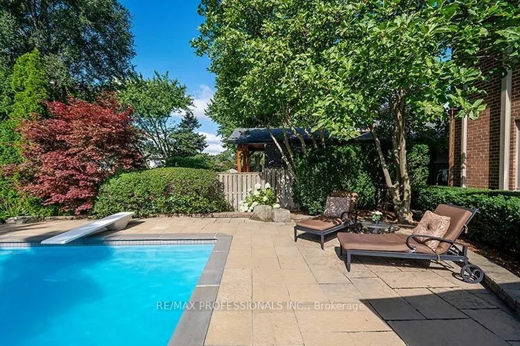 7 Treeline Court