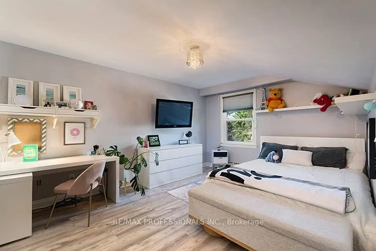 7 Treeline Court