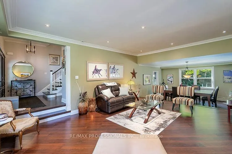 7 Treeline Court