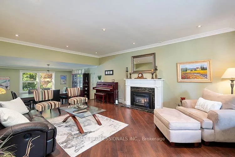 7 Treeline Court