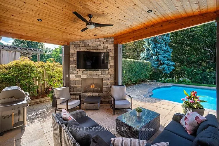 7 Treeline Court