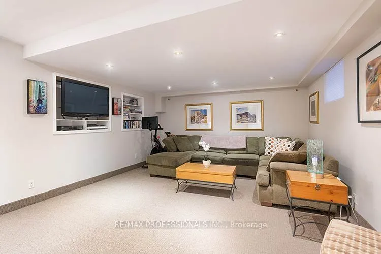 7 Treeline Court