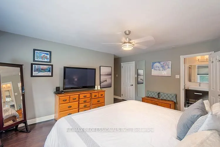7 Treeline Court