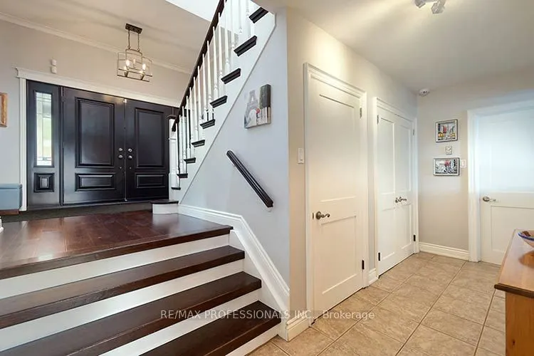7 Treeline Court