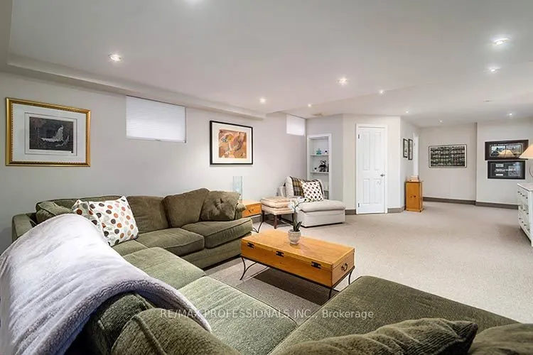 7 Treeline Court