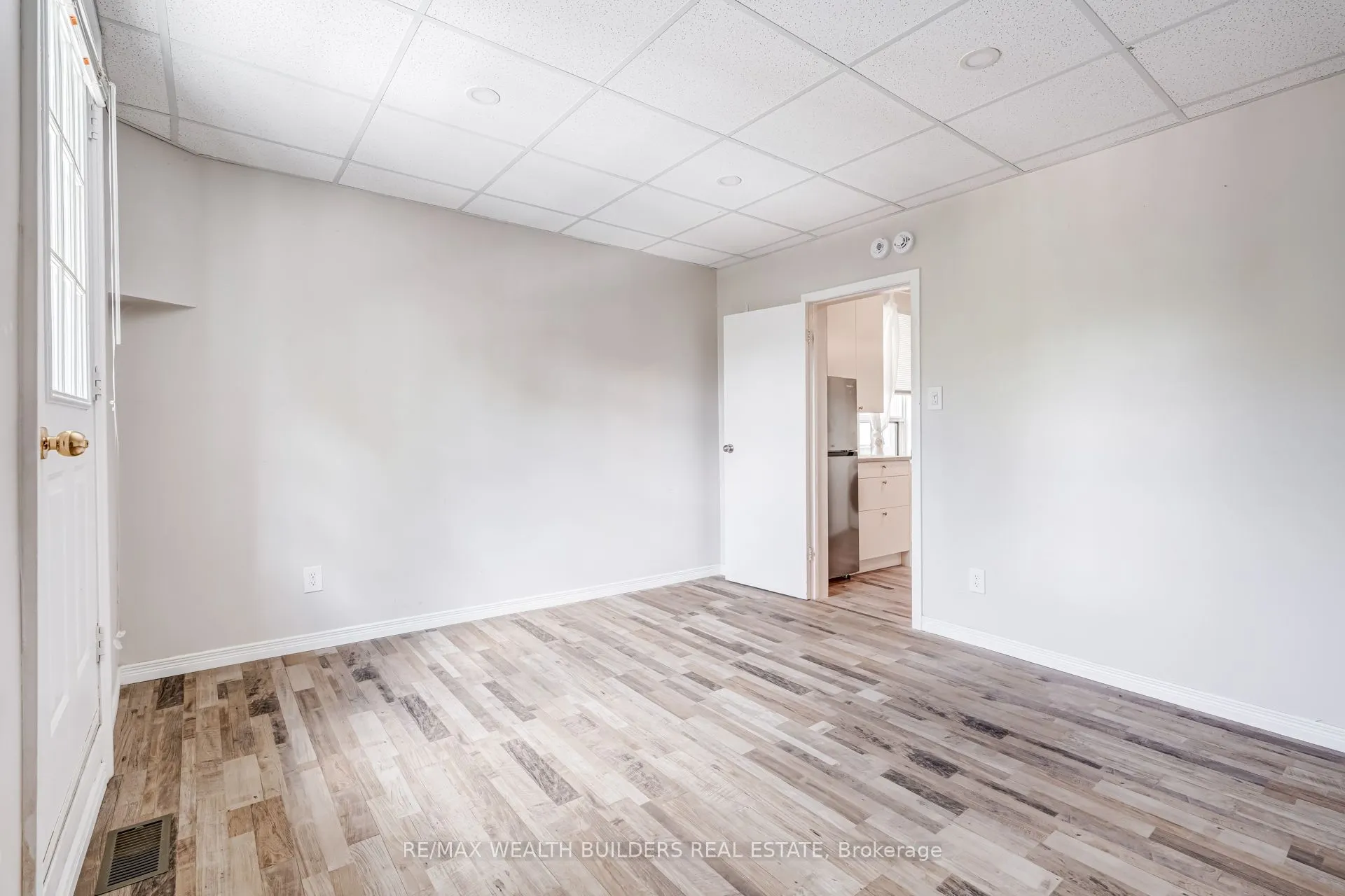 2443 dundas Street W #Upper Unit 2
