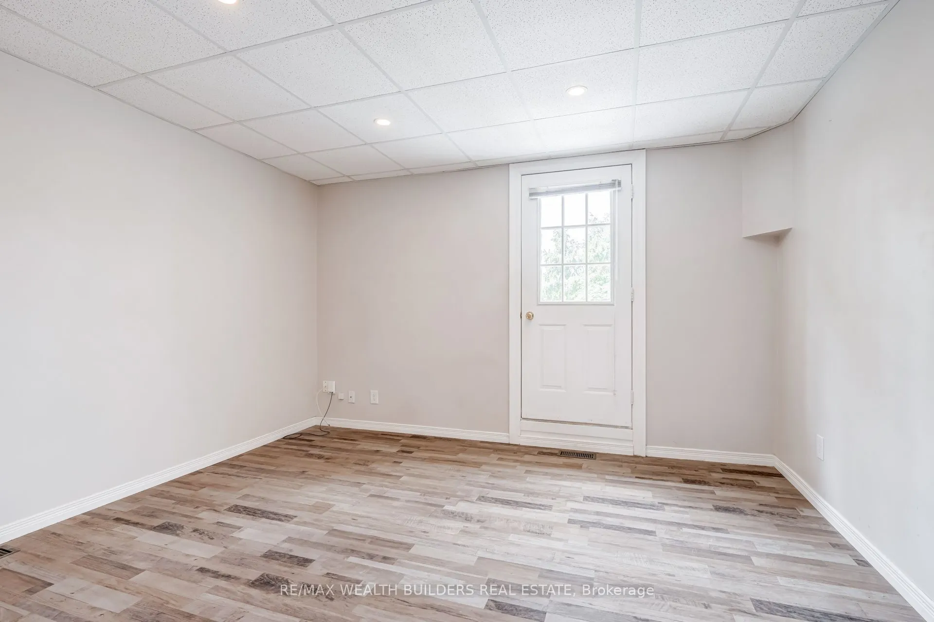 2443 dundas Street W #Upper Unit 2