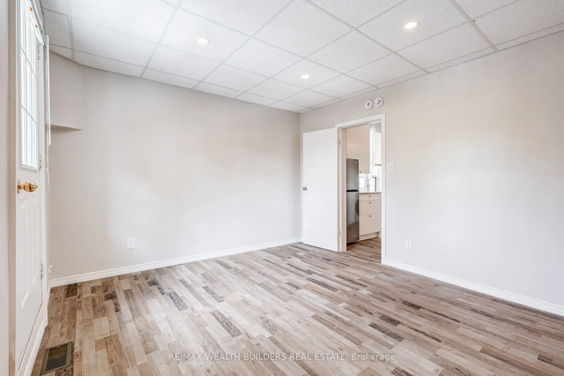 2443 dundas Street W #Upper Unit 2