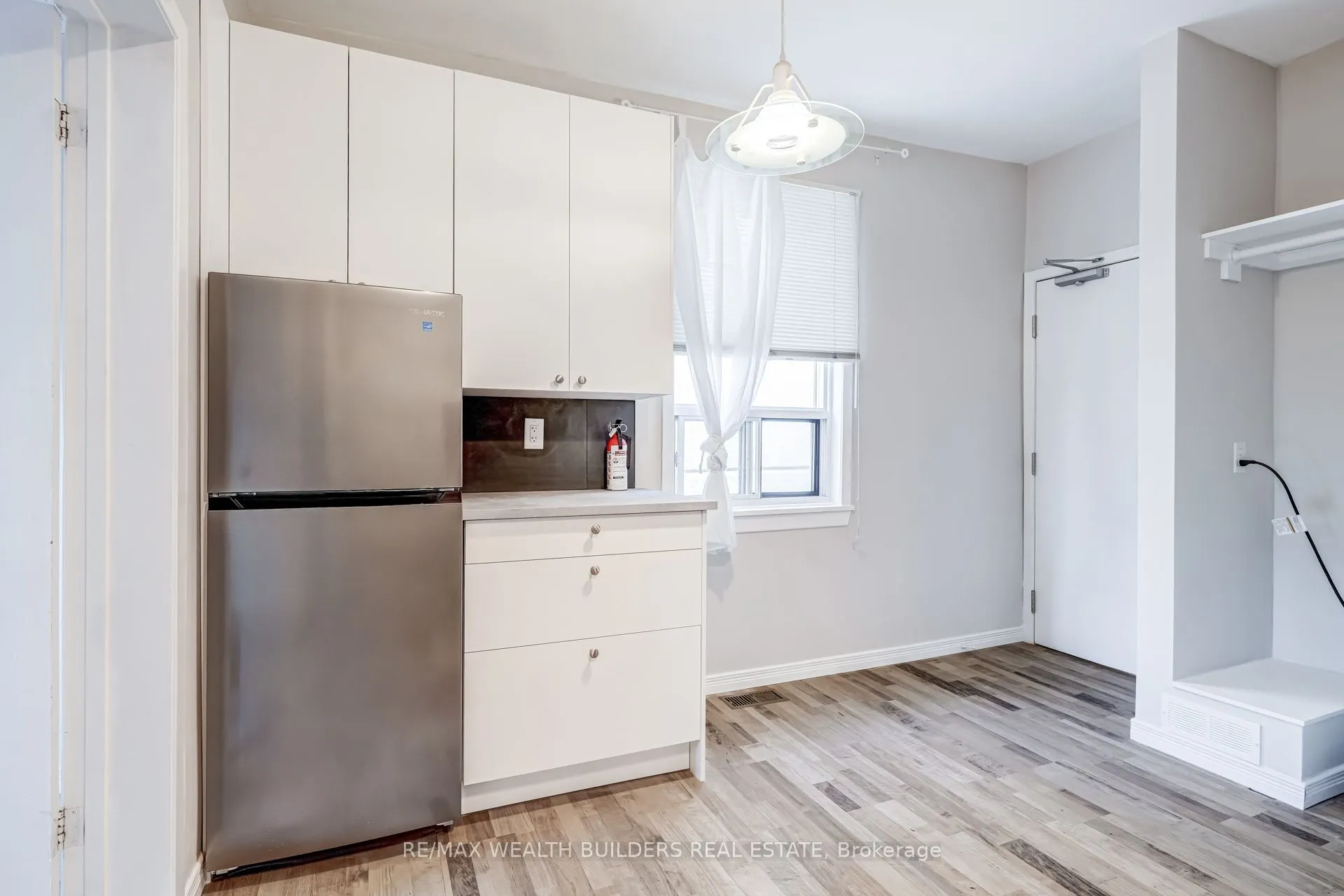 2443 dundas Street W #Upper Unit 2