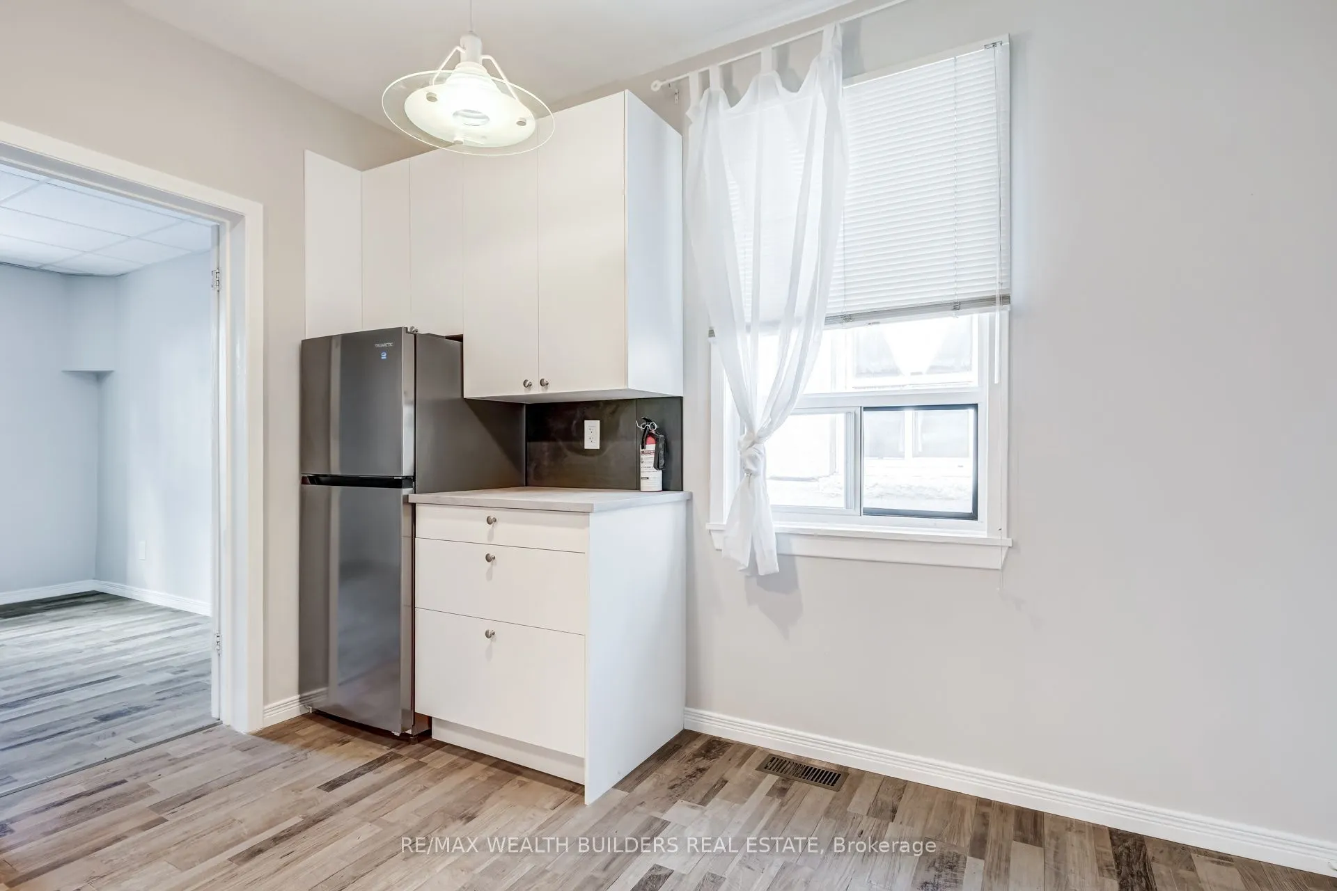2443 dundas Street W #Upper Unit 2