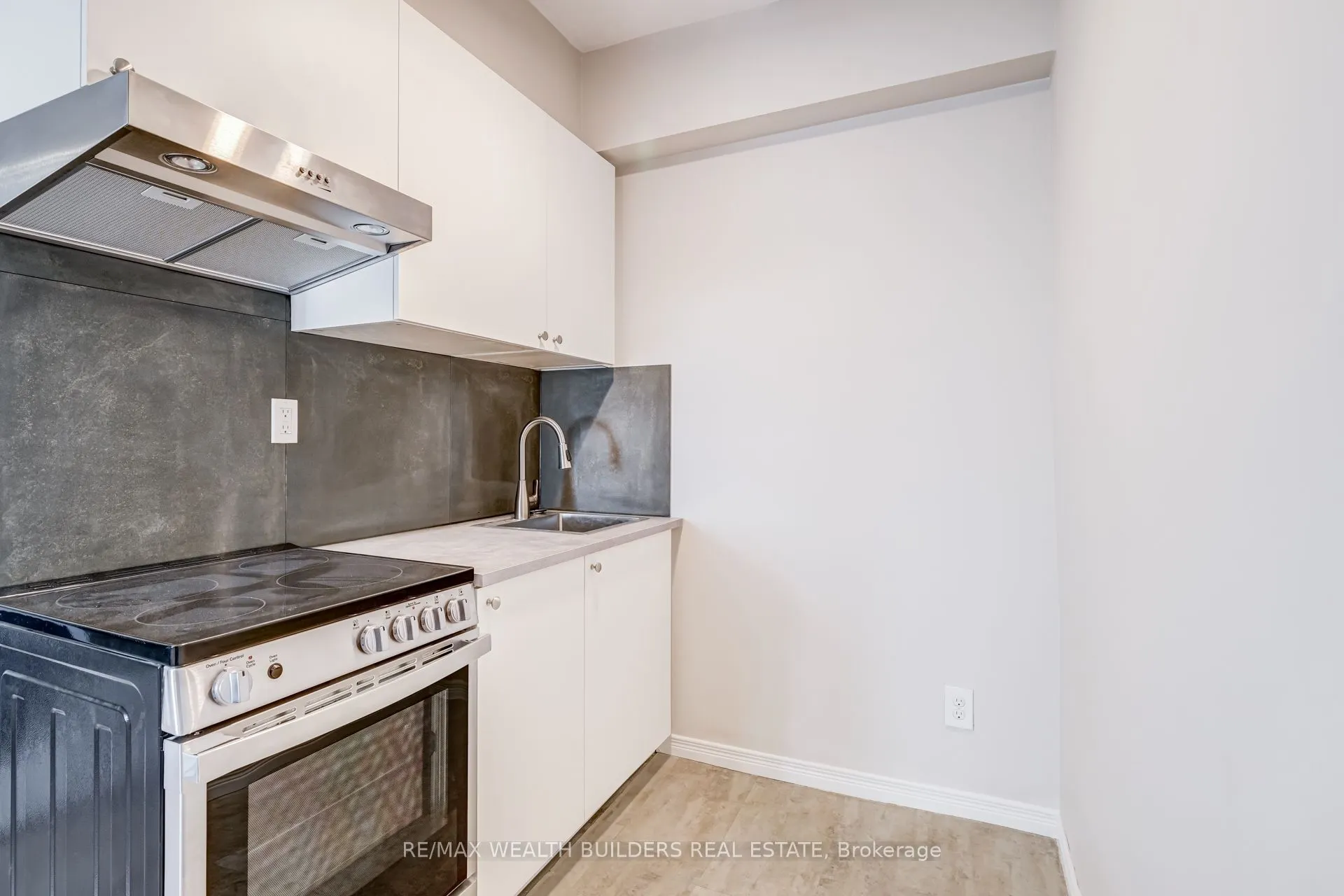 2443 dundas Street W #Upper Unit 2