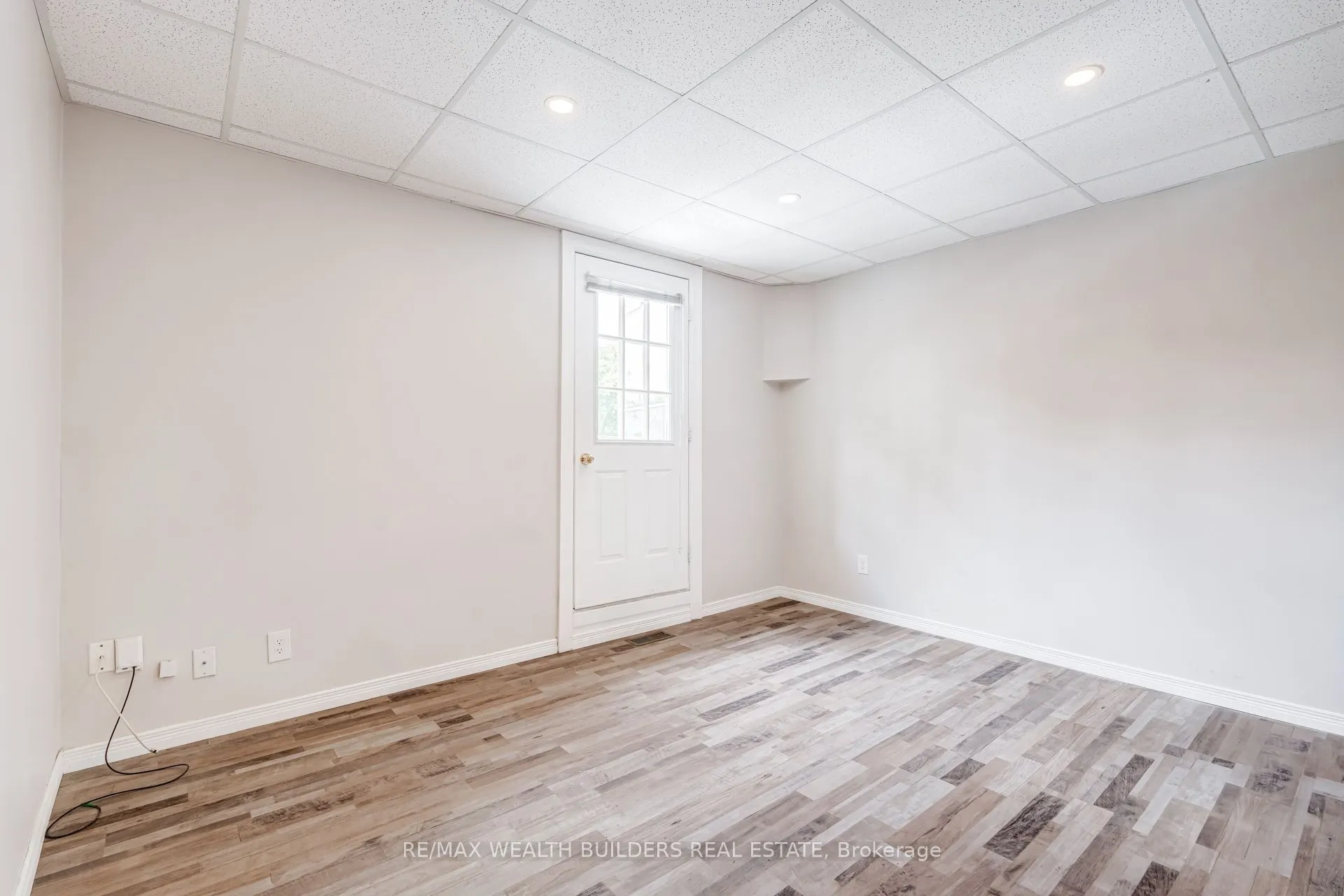 2443 dundas Street W #Upper Unit 2